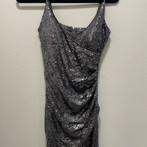 Glitter Sequin V-neck long Dress - Picture 6 of 6